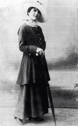 Florbela Espanca: Life, Passion, and the First Verses of a Pioneering Poet