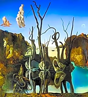 Pintura surrealista a óleo de Salvador Dali, mostrando cisnes e elefantes refletidos em um lago tranquilo, tons azuis e marrons.