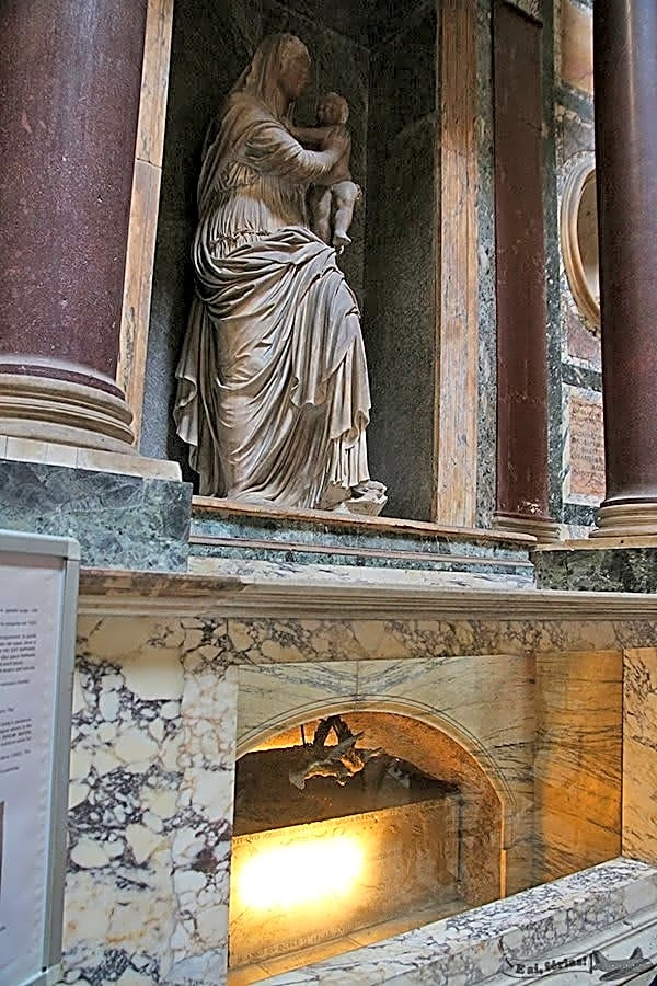 Pintura a óleo retratando o artista Rafael Sanzio trabalhando em sua famosa obra, com pinceladas finas e detalhes realistas.