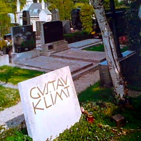 Pintura a óleo de estilo Art Nouveau, mostrando retrato de Gustav Klimt em tons dourados e azuis, com detalhes ornamentais.