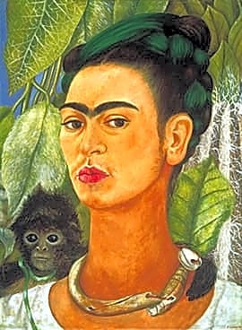 Autorretrato de Frida Kahlo com expressão de dor e sofrimento, mostrando sua face magra e olhos tristes, com uma coroa de flores na cabeça.