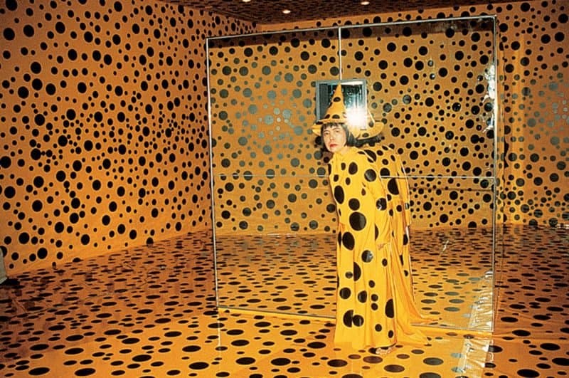 Yayoi Kusama: Vida e Obra: O Universo das Abóboras e Diversidade Artística